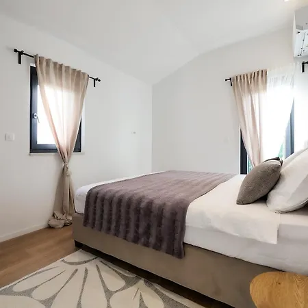 Aurora Villa