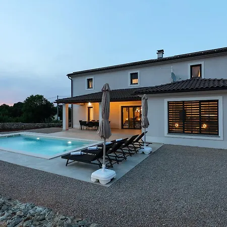 Aurora Villa