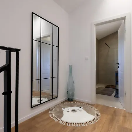 Aurora Villa